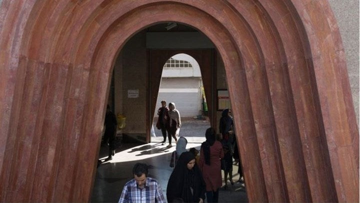 Συναγερμός στο Ιράν: Η αστυνομία σκότωσε άνδρα που επιτέθηκε με μαχαίρι στο μετρό